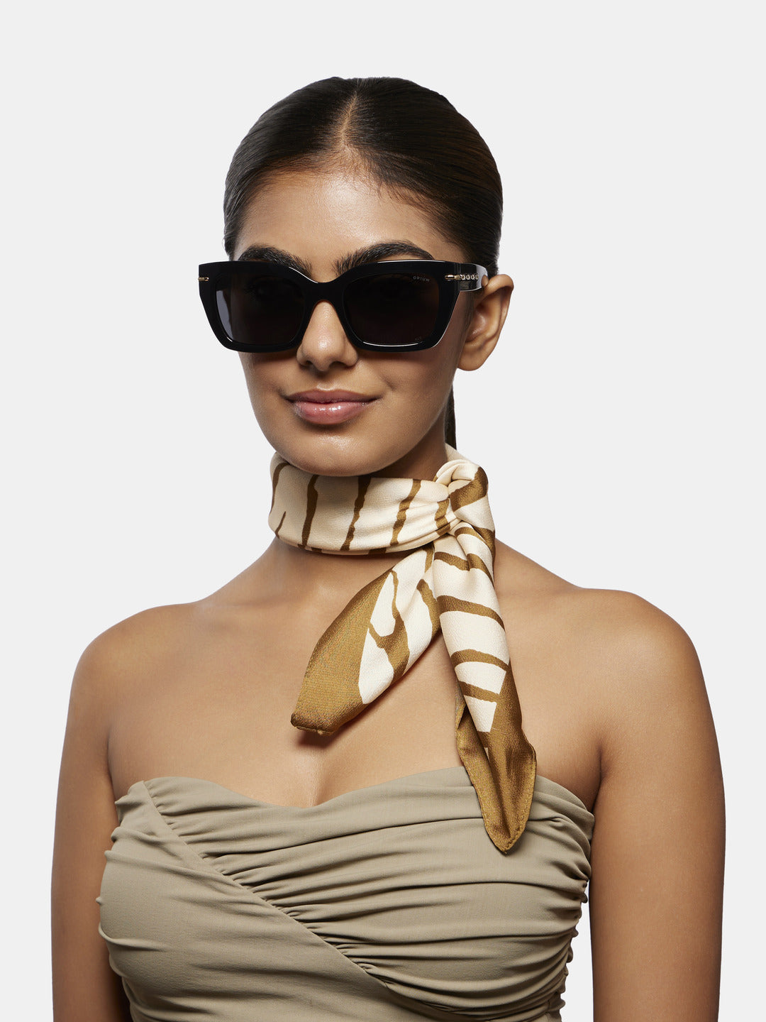 op 10206 c01 52 seraphina smoke women