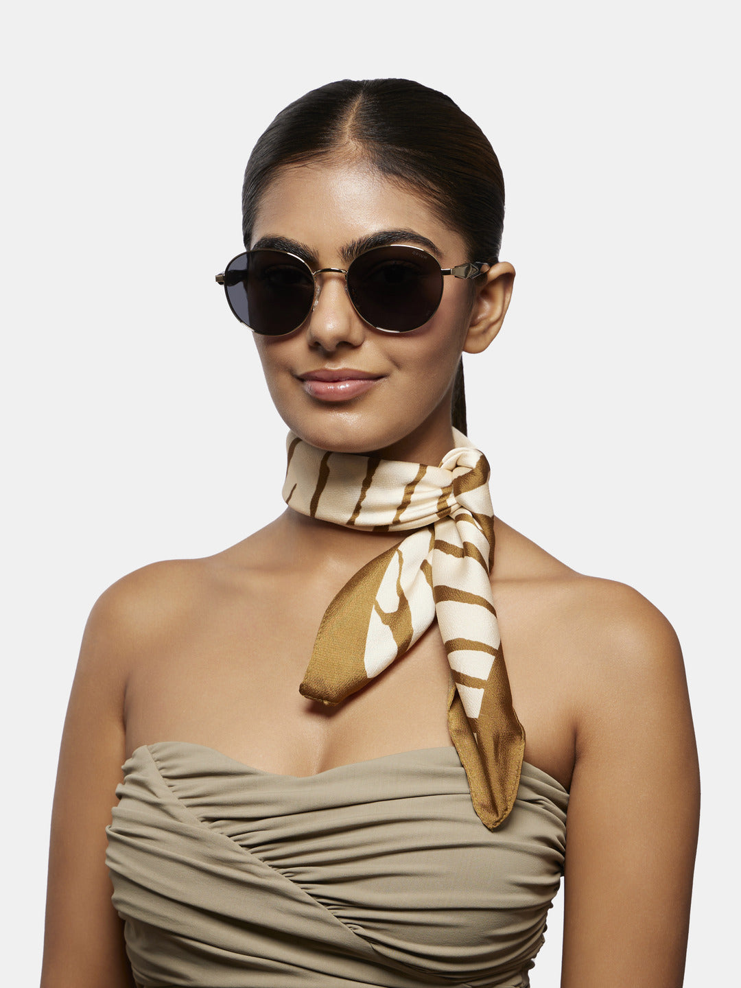 op 10217 c01 54 carver smoke women