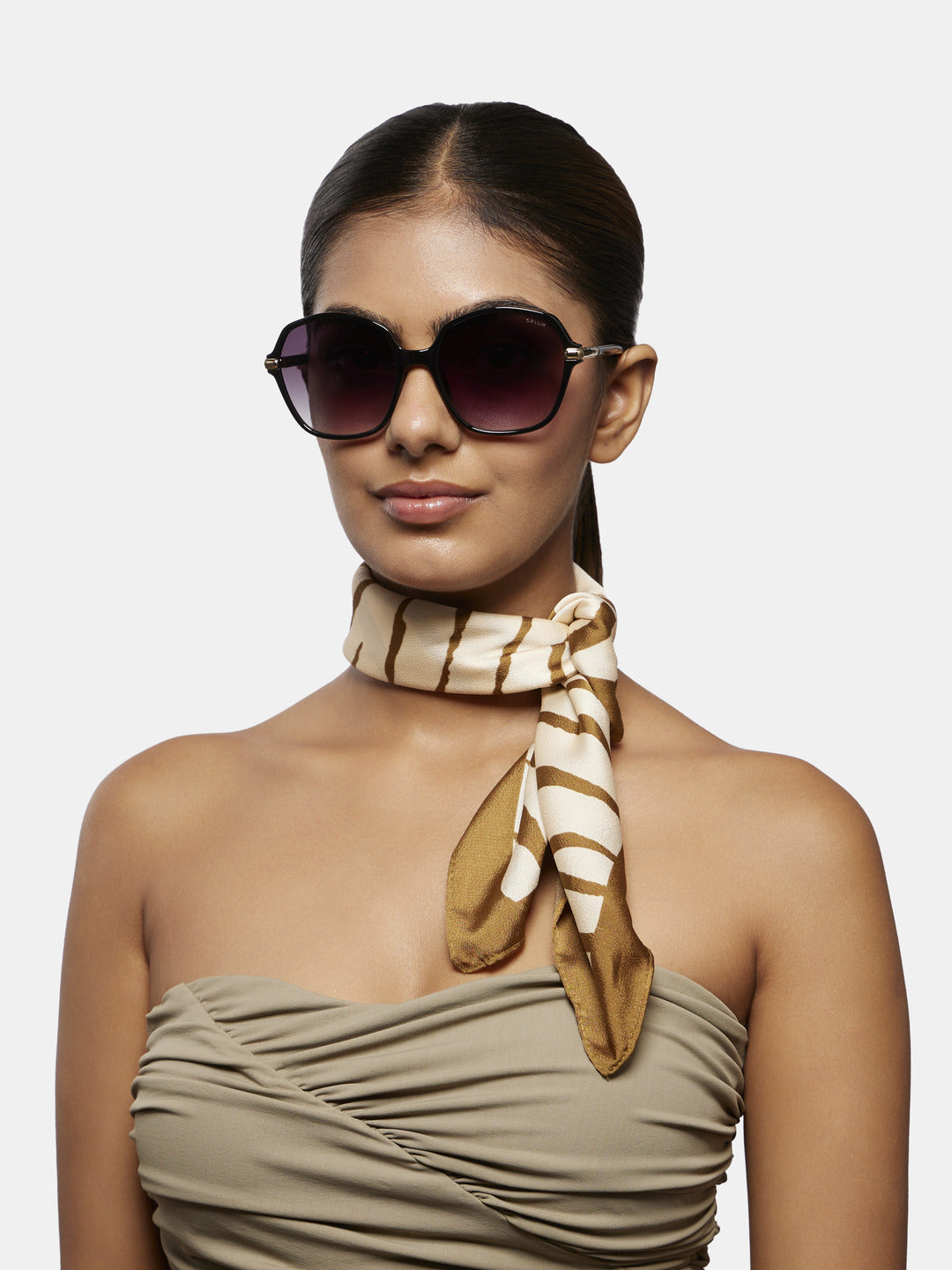 op 10268 c01 56 marley mirror women