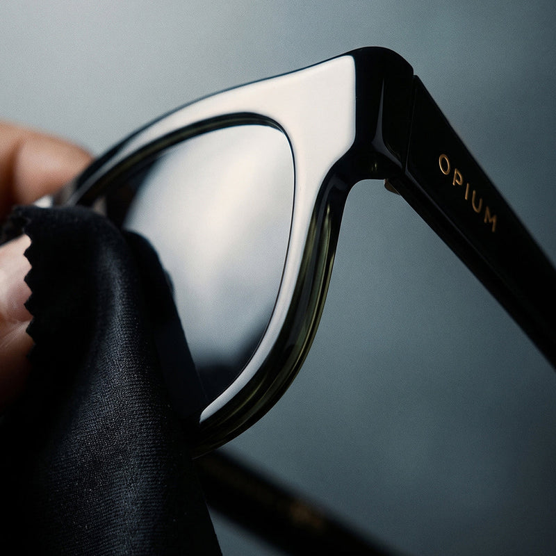 How to Remove Scratches from Spectacles Without Damaging the Lenses?
