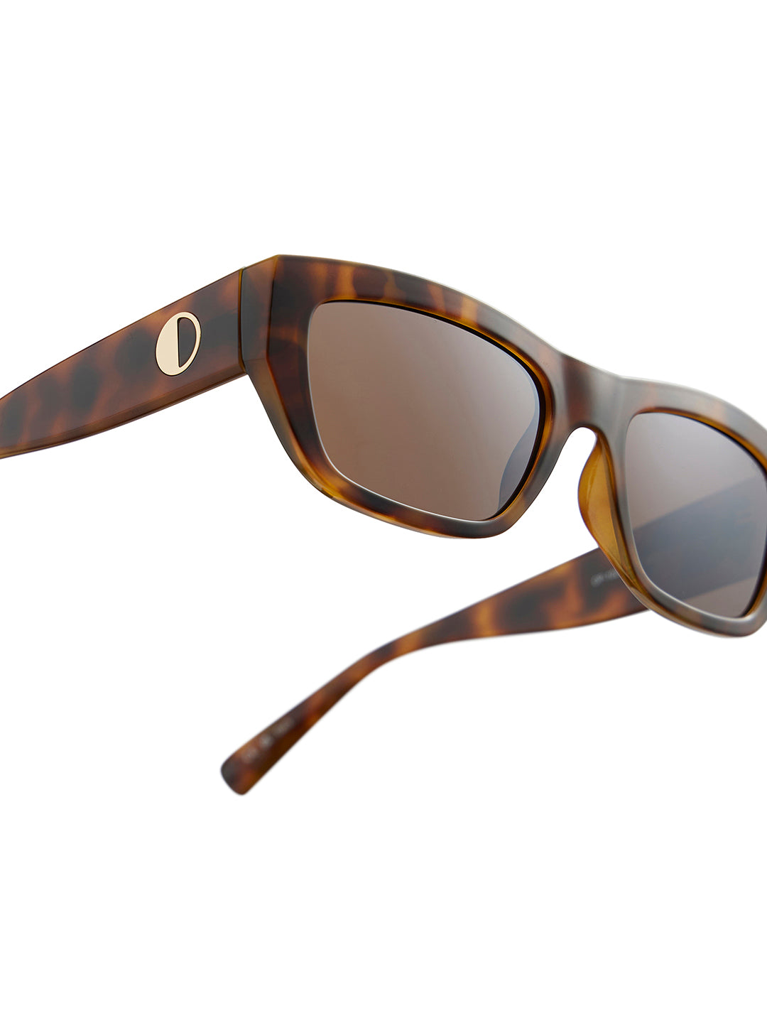 op 10228 c02 55 dakota brown women